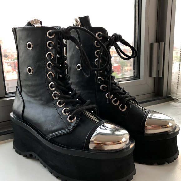Demonia Shoes - NEW Demonia Gravedigger Combat Boots - Womens sz 7